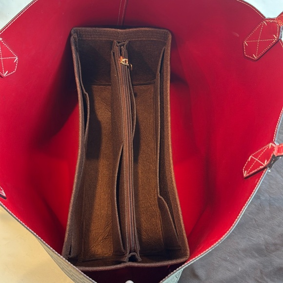 Gucci Monogram Red Reversible Coated Canvas Tote - Picture 4 of 17